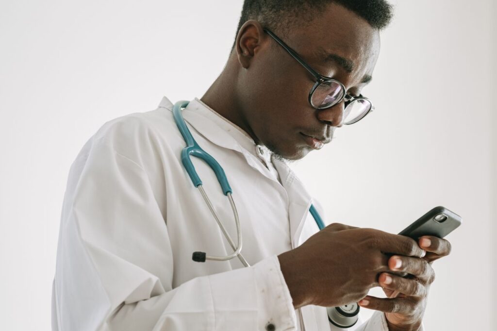 Como reduzir faltas em consultas usando o WhatsApp